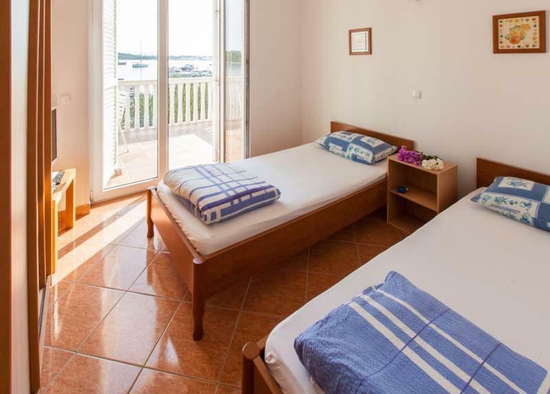 Apartmani Mudronja Μούρτερ Εξωτερικό φωτογραφία